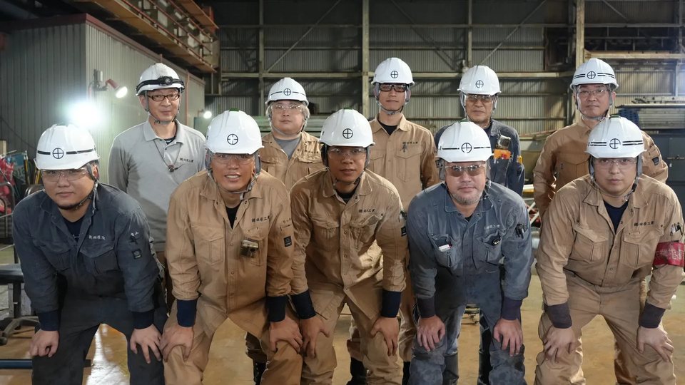 工場で集合した田原工業の社員